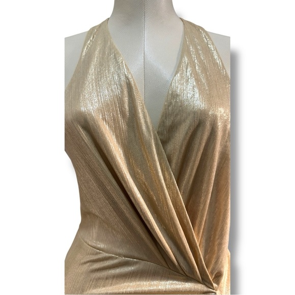 225 Shein | NWOT Gold Metallic Halter Mini Dress (Size XS) - 3for15 - Picture 4 of 15